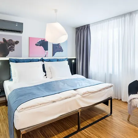 Mooo Downtown 4*