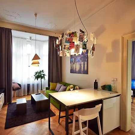מלון דירות Mooo Downtown 4*