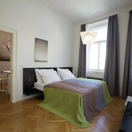 Mooo Downtown Lägenhetshotell Prag