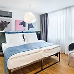 Mooo Downtown 4*