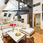 Mooo Downtown Apartmanhotel Prága